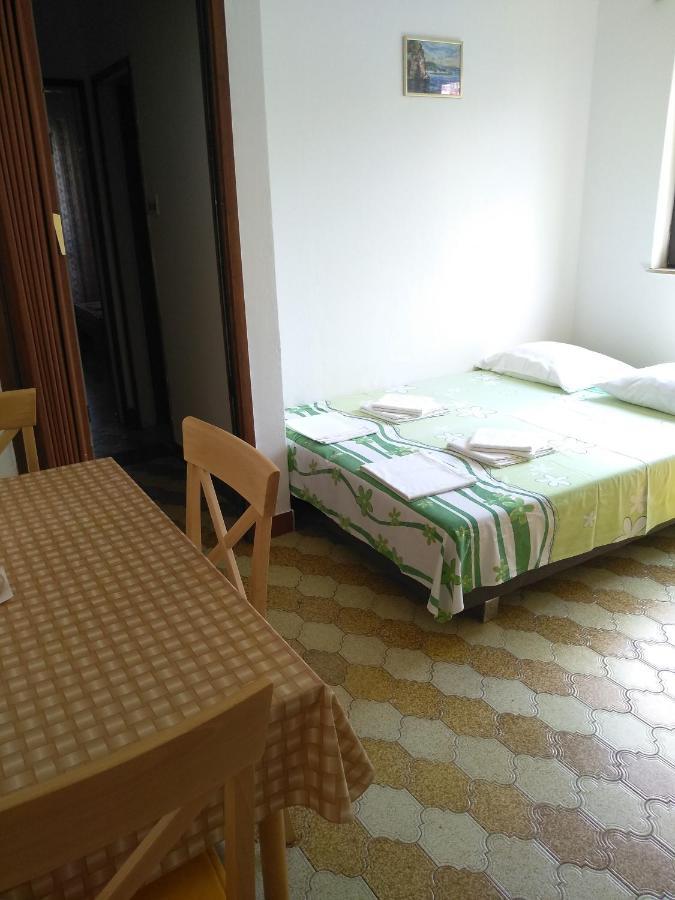 Apartments Vrsalovic Bol Eksteriør bilde