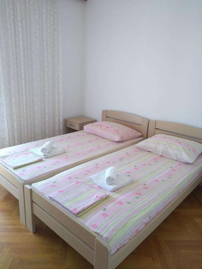 Apartments Vrsalovic Bol Eksteriør bilde