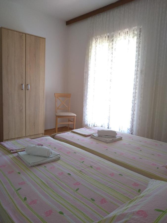 Apartments Vrsalovic Bol Eksteriør bilde