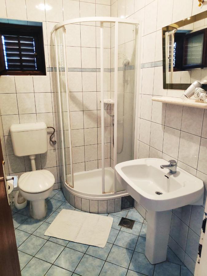 Apartments Vrsalovic Bol Eksteriør bilde