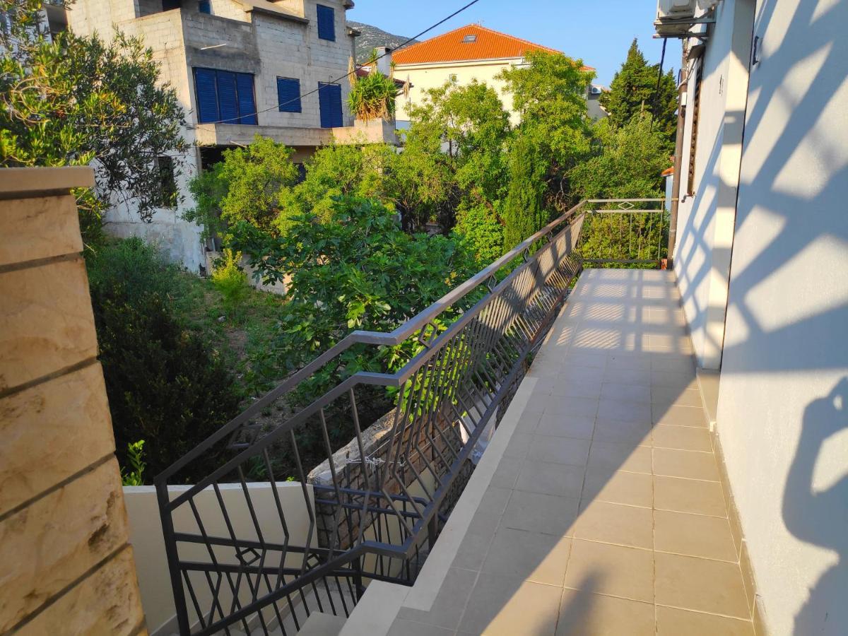 Apartments Vrsalovic Bol Eksteriør bilde