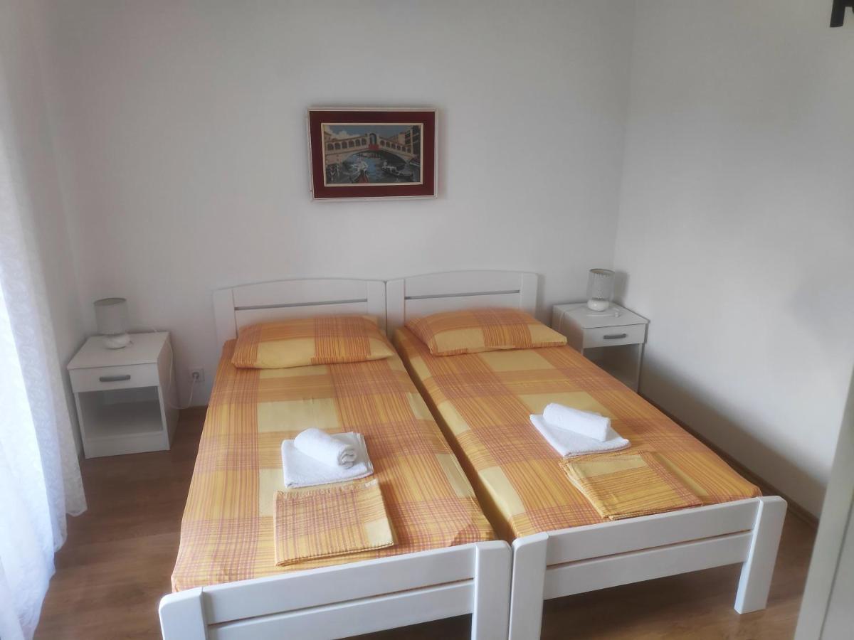 Apartments Vrsalovic Bol Eksteriør bilde